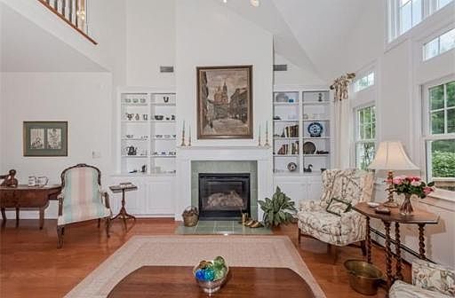 5th image of 413 Queen Anne Way #413