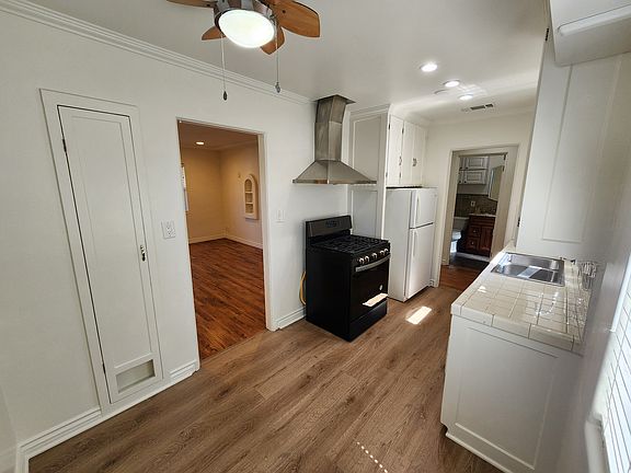 5th image of 1708 E Chevy Chase Dr #B