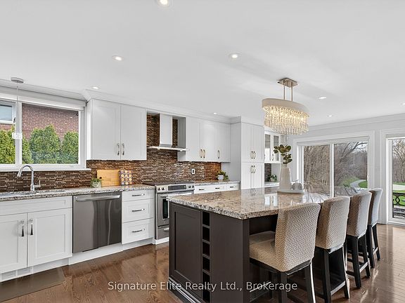 3rd image of 385 Markland Dr