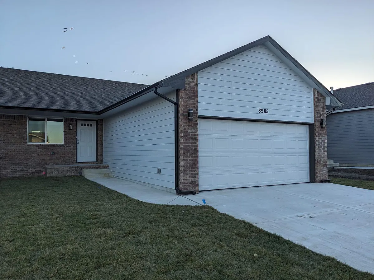 Unit Photo - 8985 E Chris St #8985