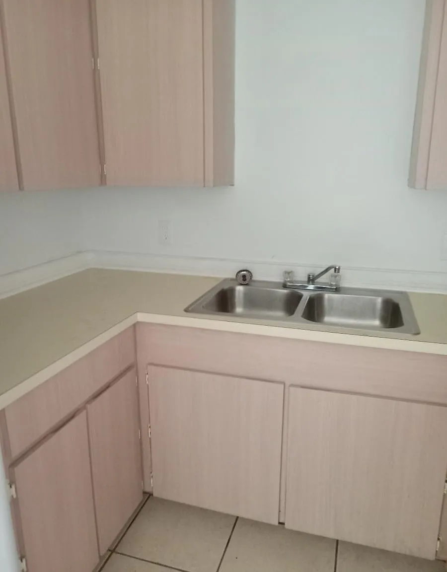 1 bed, 900 sqft, $1,450 — Photo 3