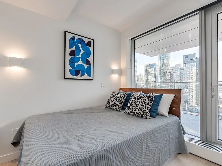 1480 Howe St #1802 — Photo 8