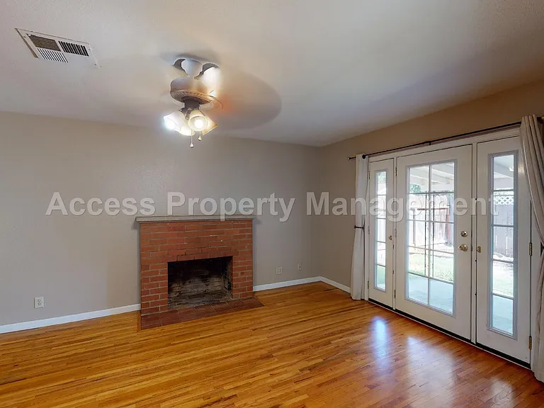 1002 Phelps Ave — Photo 10