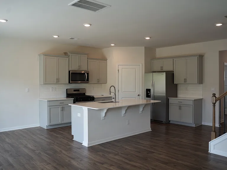 670 Hollyrose Cir — Photo 7