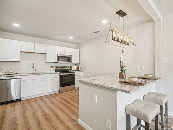 4th image of 219 Nelson Ave
