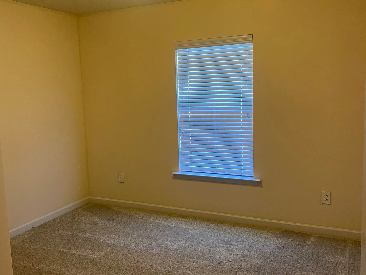 4 bed, 2.5 bath, 1817 sqft, $1,750 — Photo 2