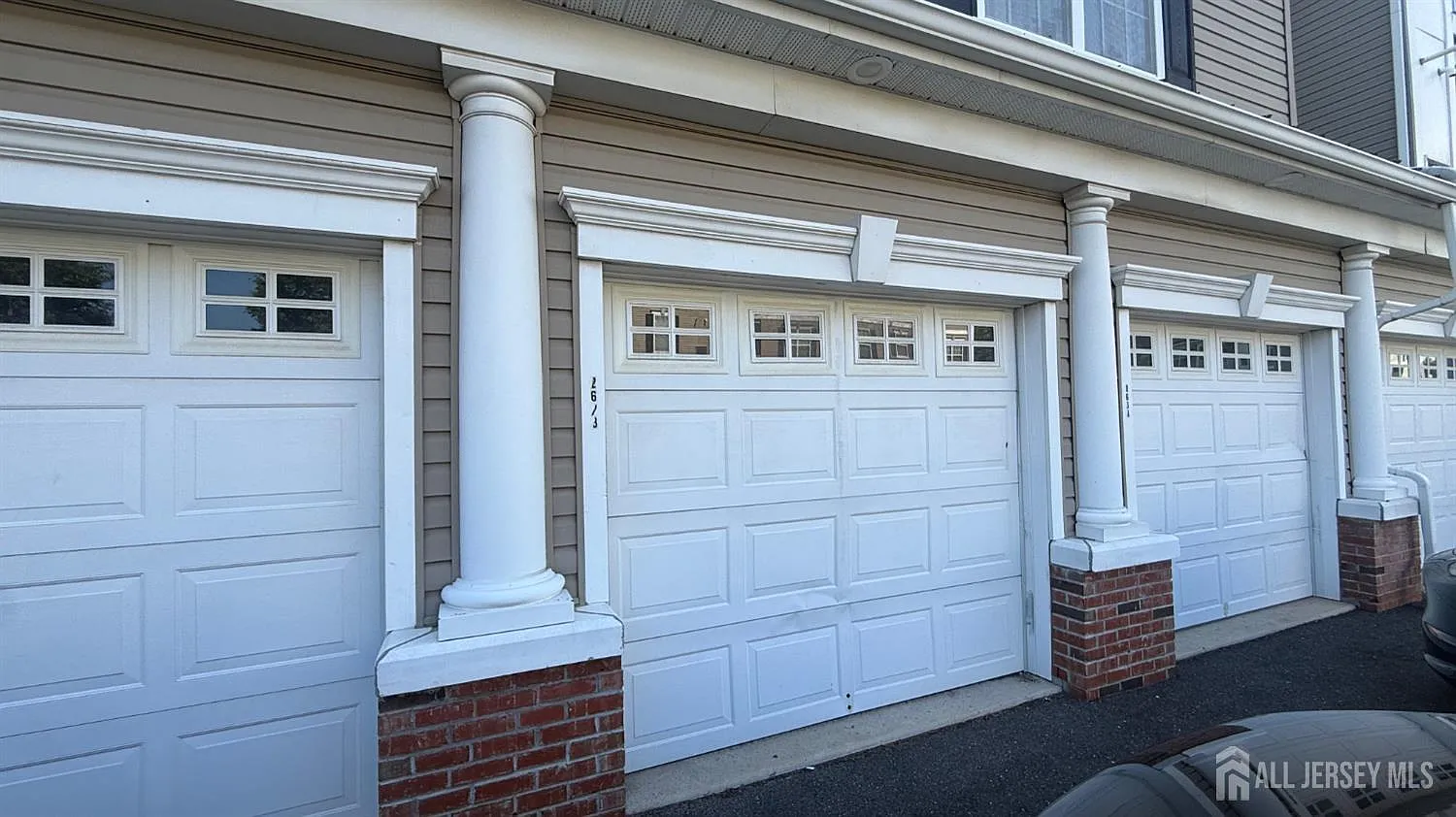 3 bed, 2.0 bath, 1380 sqft, $3,100 — Photo 2