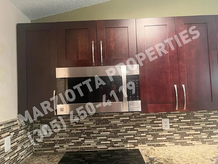 2553 W 76th St #202 — Photo 6