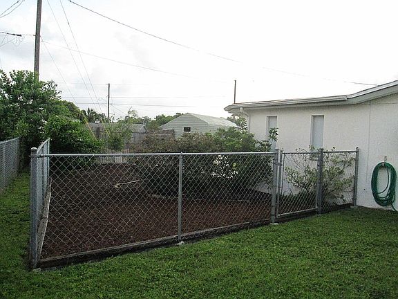 5th image of 5719 Casino Dr