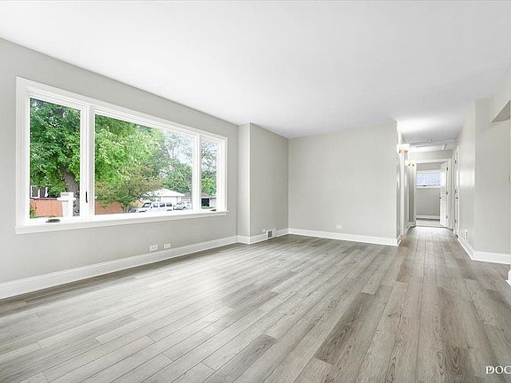4th image of 215 W Vermont St