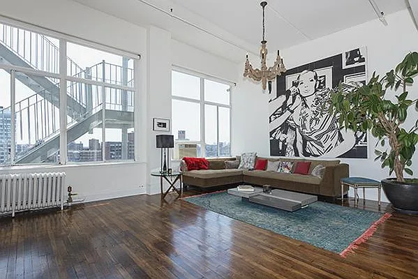 Sold by R New York | media 9