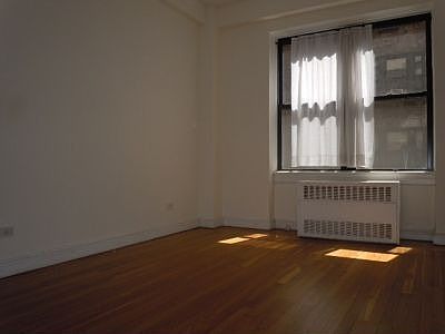 2nd image of 116 W 72nd St APT 4D