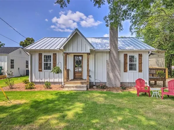107 Robinson Ave, Carrollton, GA 30117