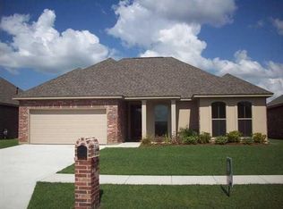 107 Still Waters Rd, Broussard, LA 70518