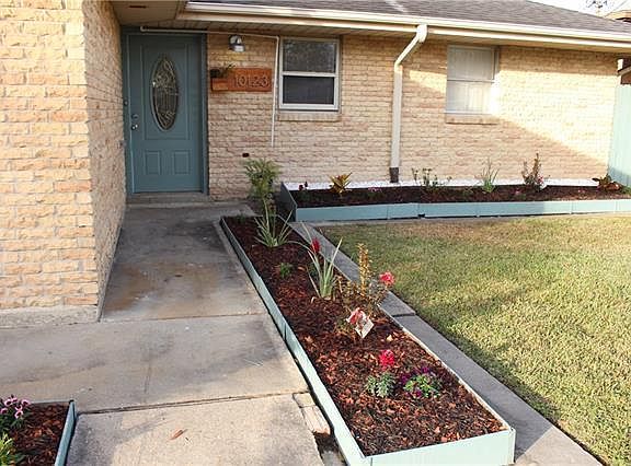 3rd image of 10123 Hillwood St
