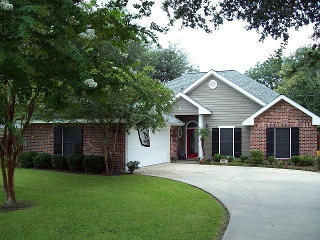 1st image of 814 Levert Dr