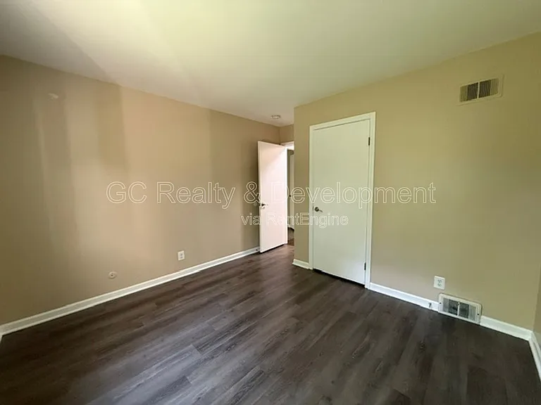 11 Simpson St #F — Photo 10