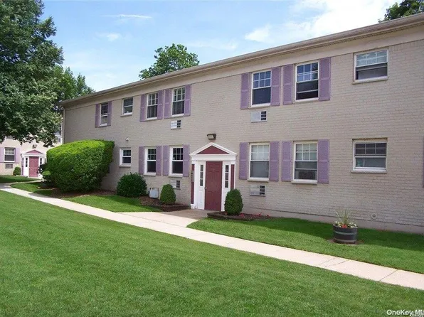 324 Post Avenue #2J, Westbury, NY 11590