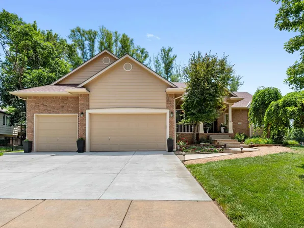 1405 E Hiddenridge Ct, Derby, KS 67037