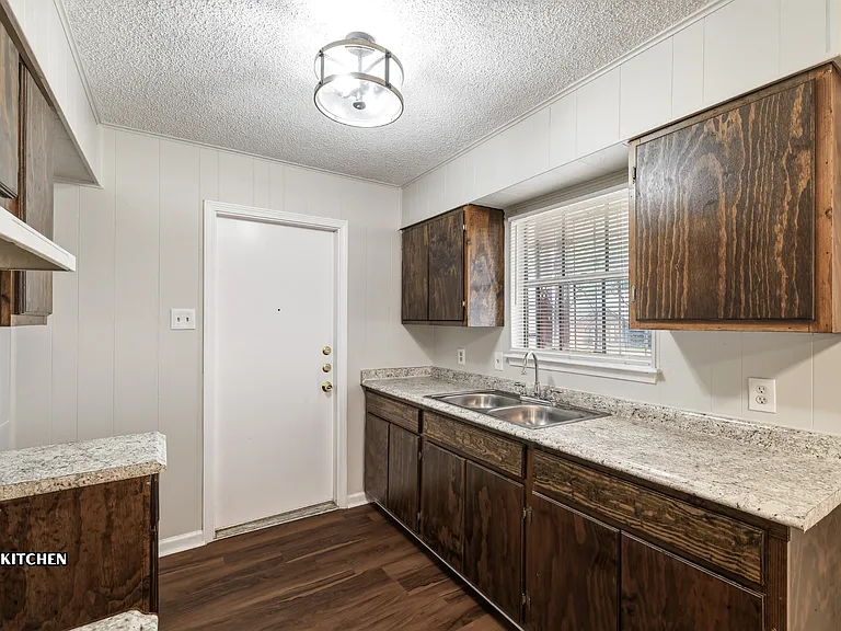 458 Kernan Dr — Photo 5