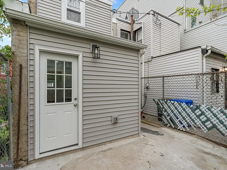 1821 E Oakdale St — Photo 21