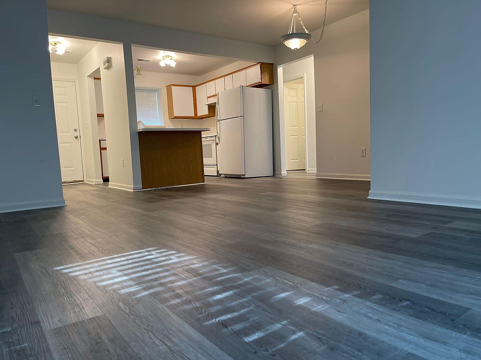 1st image of 44385 Sunnyside Dr