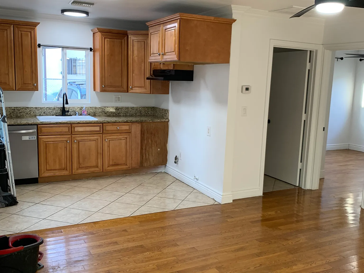 2 bed, 1000 sqft, $2,499 — Photo 2