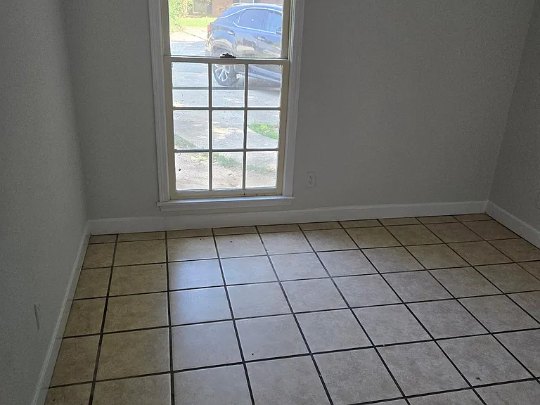 323 E Blackstock Rd #8 — Photo 6