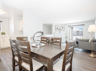 812 Allegheny Dr #1011, Winnipeg, MB R3T5L2