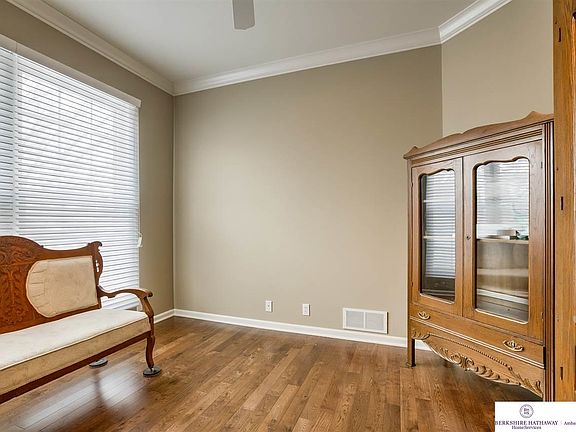 4th image of 18611 Marcy St