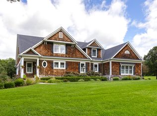 24950 Valley Dr, Bettendorf, IA