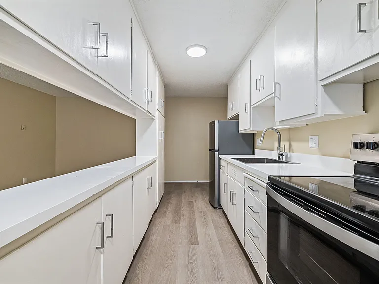 630 Mariposa — Photo 8