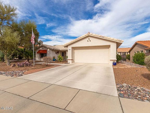 2nd image of 1015 E Desert Glen Dr