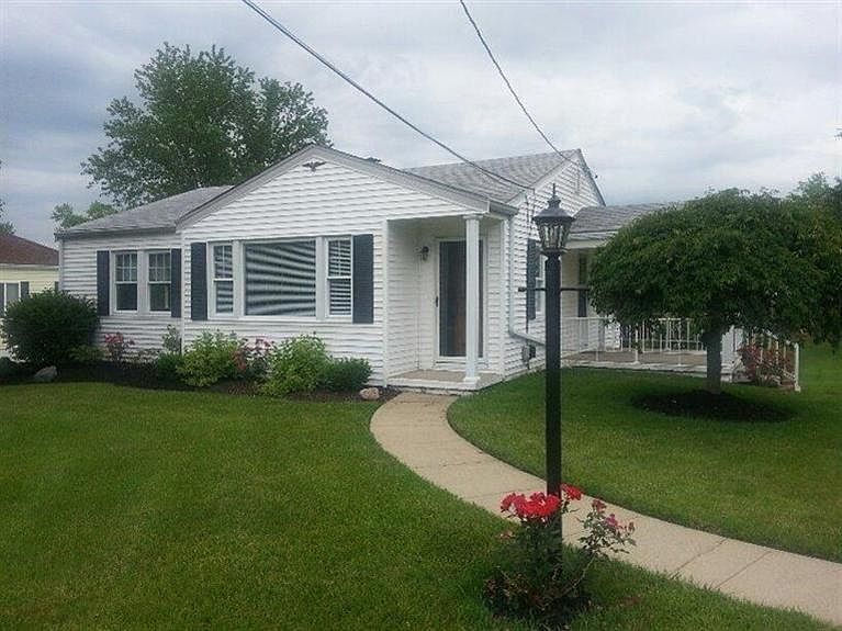 1st image of 693 Skyway Dr