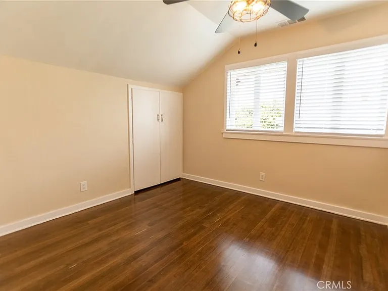 394 S Shaffer St — Photo 32