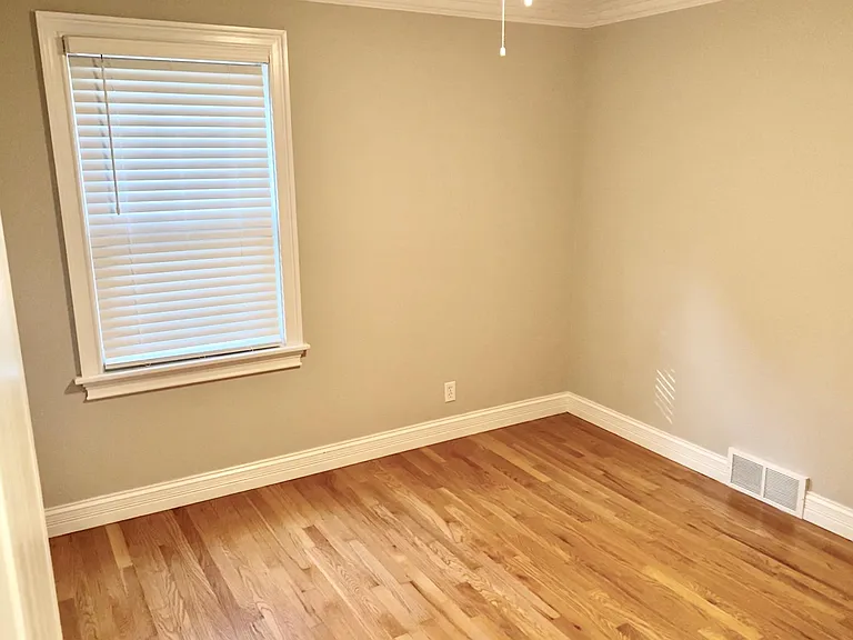 966 Simmons Ave — Photo 12