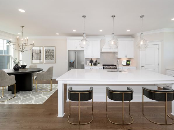 virginia-beach-virginia-402647318 picture