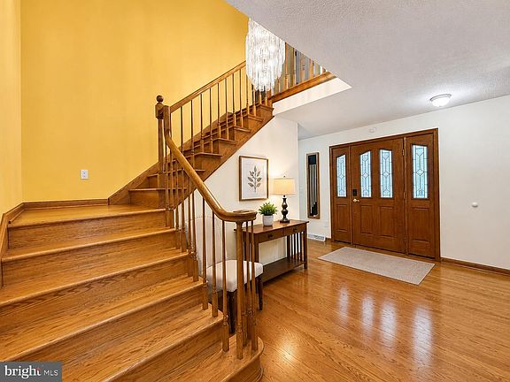 3rd image of 1022 Cherrywood Ave