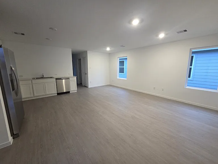 401 Lucia Way — Photo 6
