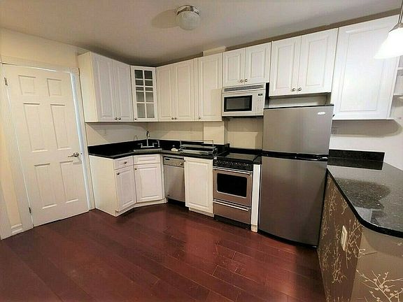 3rd image of 241 E 58th St #3DD