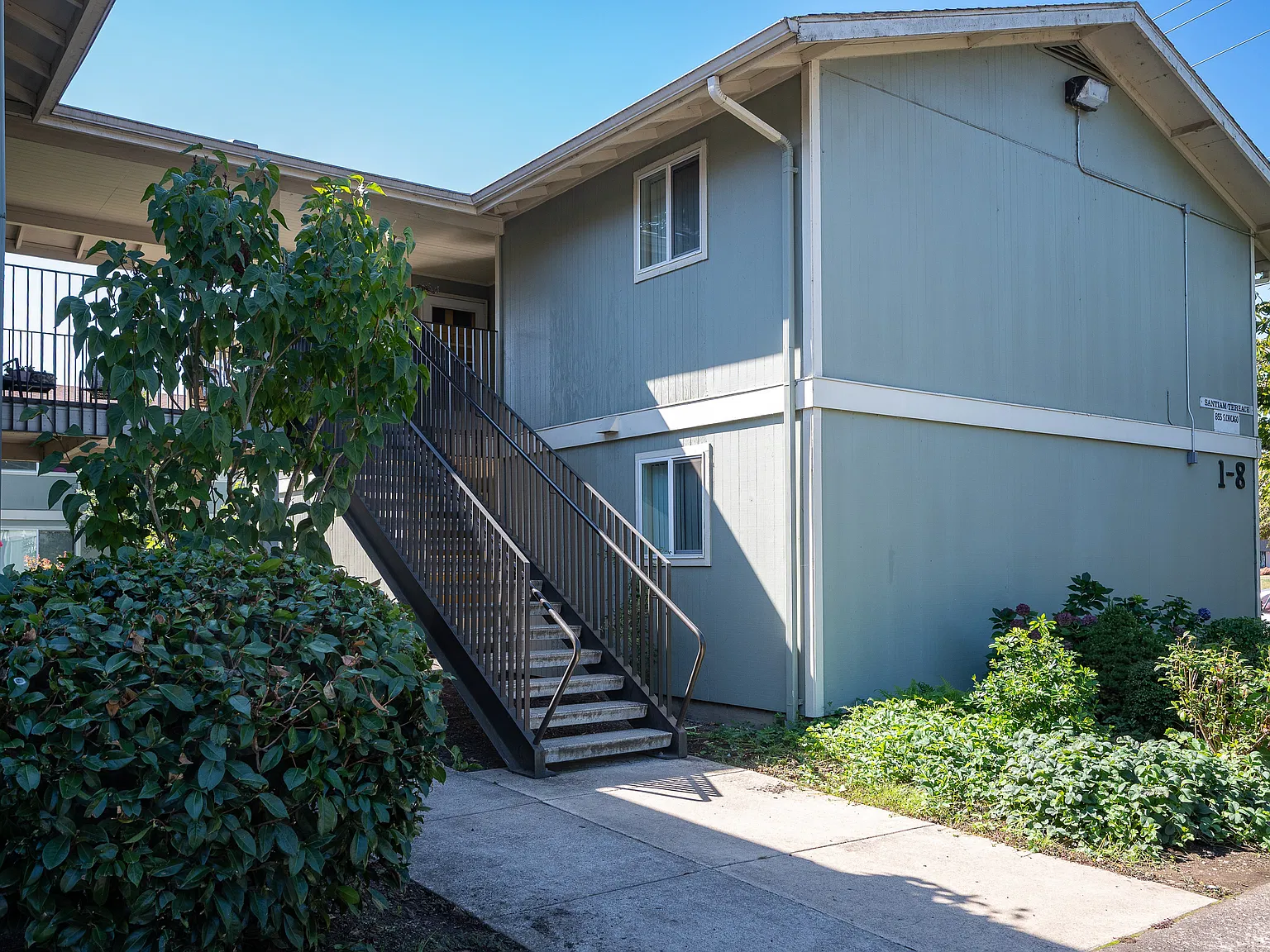 Santiam Terrace — Photo 1