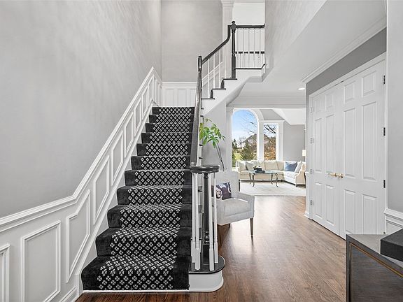 3rd image of 3081 Annandale Dr