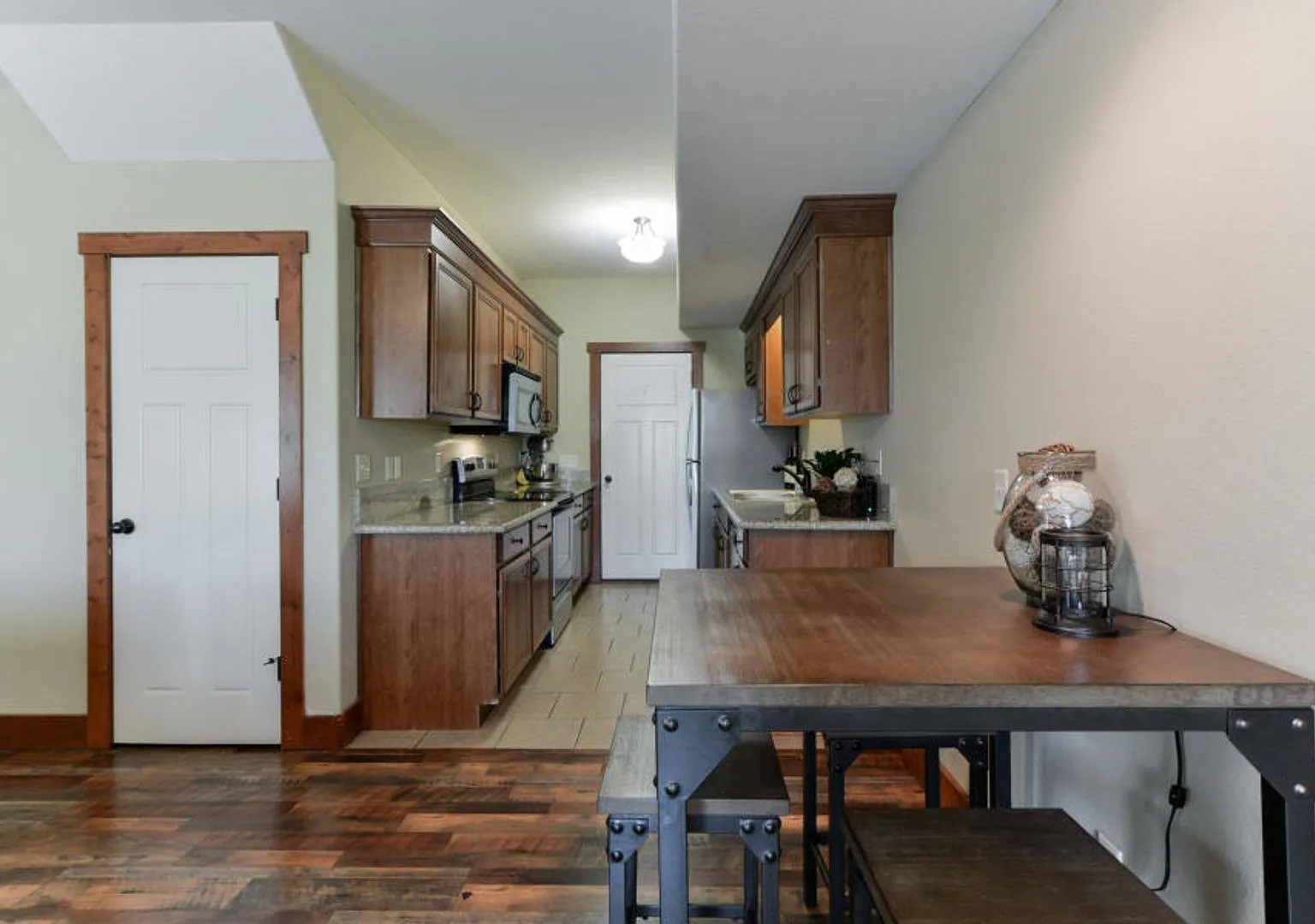 Leasing — Photo 3