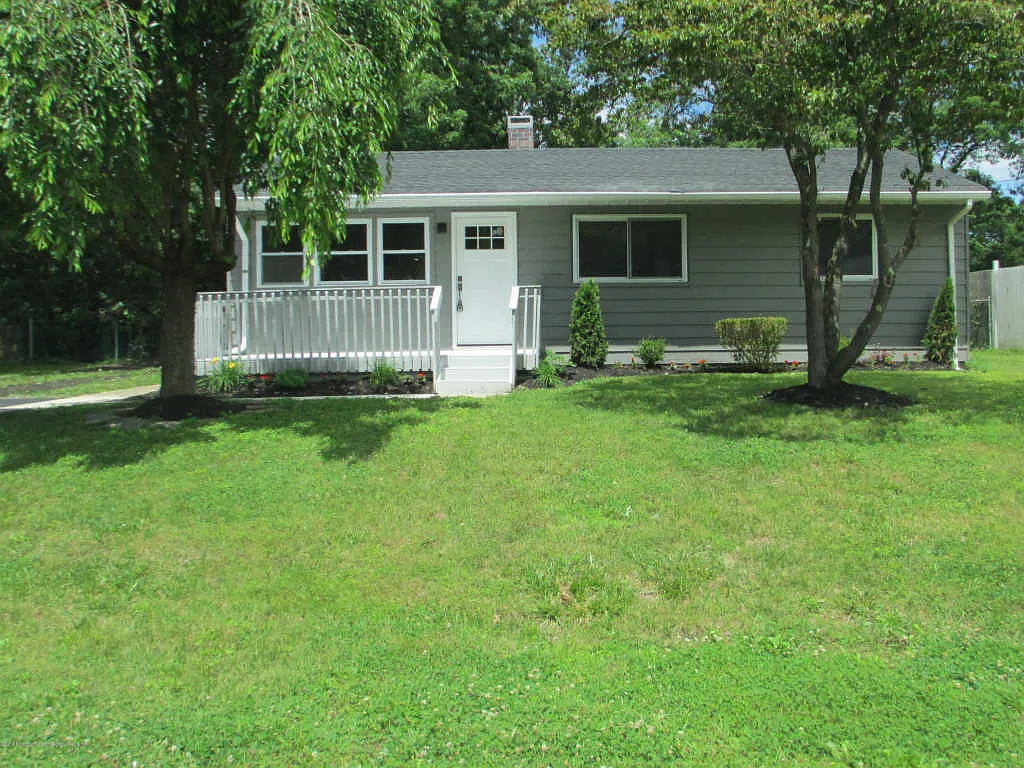 8 Blue Spruce Dr photo 1