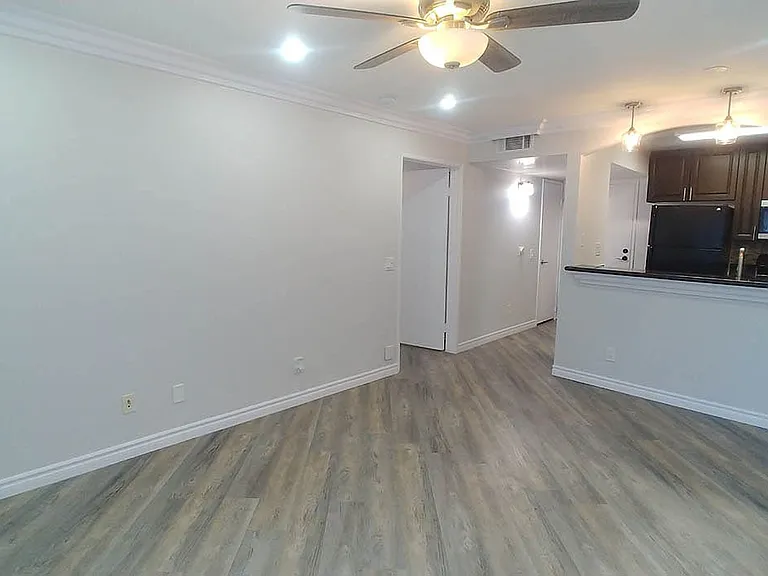 Villa De Adel Apts — Photo 57