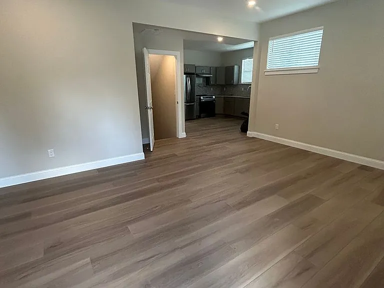 536 E Mulberry St — Photo 61