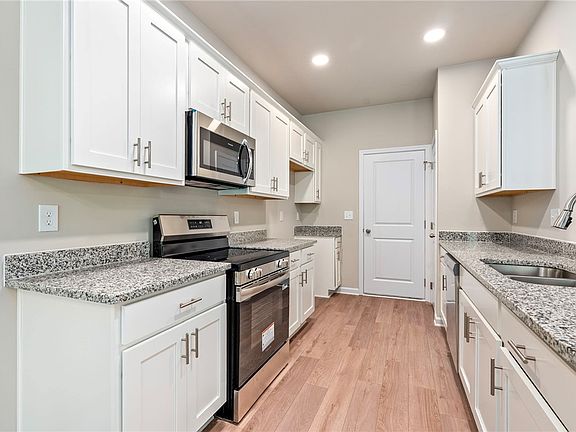 4th image of 1233 McCoy St