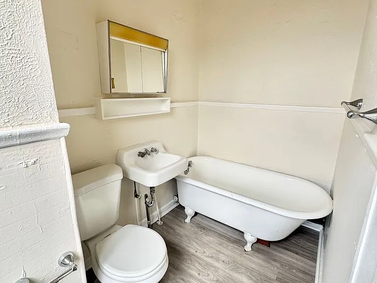 5040 Walnut Street — Photo 9