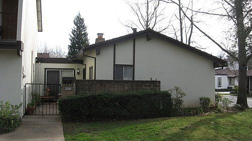 1st image of 2205 Bridlewood Dr