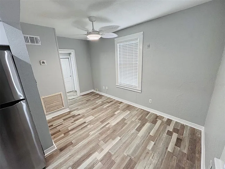 128 W North St — Photo 4